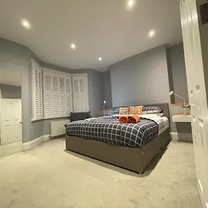 https://home-in-greenwich-near-the-o2.brighton-hotels-england.com